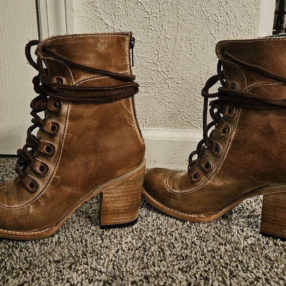 Freebird by Steven - Borow in Taupe Multi Size 6 - Picture 4 of 6